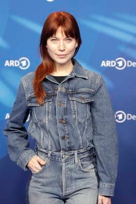 Nora von Waldstetten, bei der ARD BLUE HOUR 2026, Party zur 76. Internationalen Filmfestspiele Berlin, Berlinale, im Telegraphenamt in Berlin, Roter Teppich,