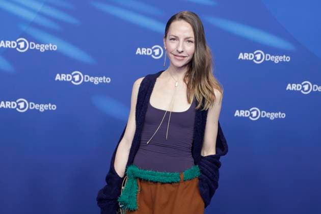 Katharina Schuettler, bei der ARD BLUE HOUR 2026, Party zur 76. Internationalen Filmfestspiele Berlin, Berlinale, im Telegraphenamt in Berlin, Roter Teppich,