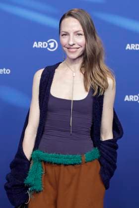 Katharina Schuettler, bei der ARD BLUE HOUR 2026, Party zur 76. Internationalen Filmfestspiele Berlin, Berlinale, im Telegraphenamt in Berlin, Roter Teppich,