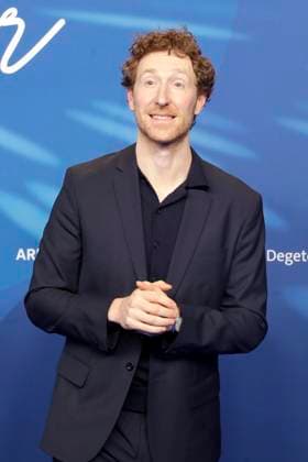 Louis Klamroth, bei der ARD BLUE HOUR 2026, Party zur 76. Internationalen Filmfestspiele Berlin, Berlinale, im Telegraphenamt in Berlin, Roter Teppich,