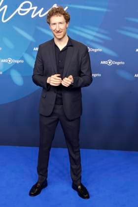Louis Klamroth, bei der ARD BLUE HOUR 2026, Party zur 76. Internationalen Filmfestspiele Berlin, Berlinale, im Telegraphenamt in Berlin, Roter Teppich,