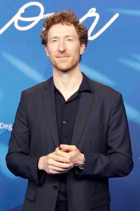Louis Klamroth, bei der ARD BLUE HOUR 2026, Party zur 76. Internationalen Filmfestspiele Berlin, Berlinale, im Telegraphenamt in Berlin, Roter Teppich,