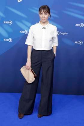 Julia Koschitz, bei der ARD BLUE HOUR 2026, Party zur 76. Internationalen Filmfestspiele Berlin, Berlinale, im Telegraphenamt in Berlin, Roter Teppich,