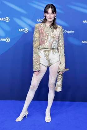 Lea van Acken, bei der ARD BLUE HOUR 2026, Party zur 76. Internationalen Filmfestspiele Berlin, Berlinale, im Telegraphenamt in Berlin, Roter Teppich,