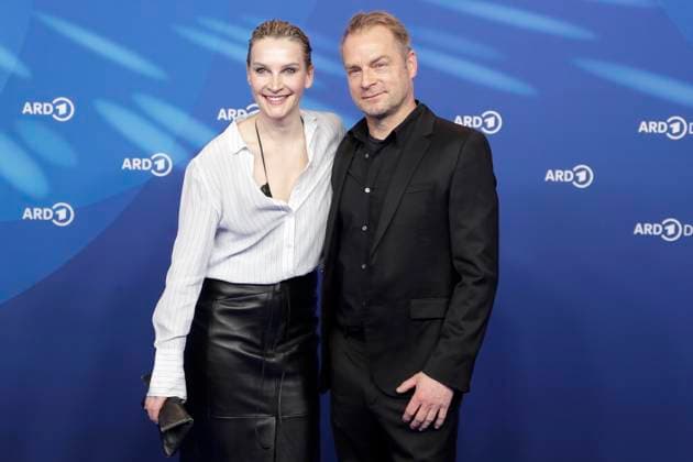 Jana Klinge, Hinnerk Schönemann, bei der ARD BLUE HOUR 2026, Party zur 76. Internationalen Filmfestspiele Berlin, Berlinale, im Telegraphenamt in Berlin, Roter Teppich,