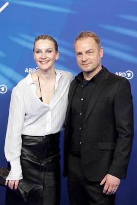 Jana Klinge, Hinnerk Schönemann, bei der ARD BLUE HOUR 2026, Party zur 76. Internationalen Filmfestspiele Berlin, Berlinale, im Telegraphenamt in Berlin, Roter Teppich,