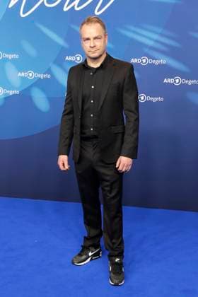 Hinnerk Schönemann, bei der ARD BLUE HOUR 2026, Party zur 76. Internationalen Filmfestspiele Berlin, Berlinale, im Telegraphenamt in Berlin, Roter Teppich,