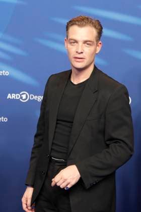 David Schütter, bei der ARD BLUE HOUR 2026, Party zur 76. Internationalen Filmfestspiele Berlin, Berlinale, im Telegraphenamt in Berlin, Roter Teppich,