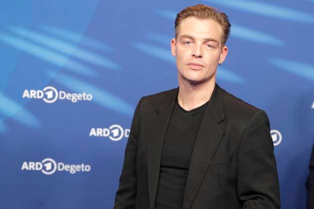 David Schütter, bei der ARD BLUE HOUR 2026, Party zur 76. Internationalen Filmfestspiele Berlin, Berlinale, im Telegraphenamt in Berlin, Roter Teppich,