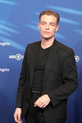 David Schütter, bei der ARD BLUE HOUR 2026, Party zur 76. Internationalen Filmfestspiele Berlin, Berlinale, im Telegraphenamt in Berlin, Roter Teppich,