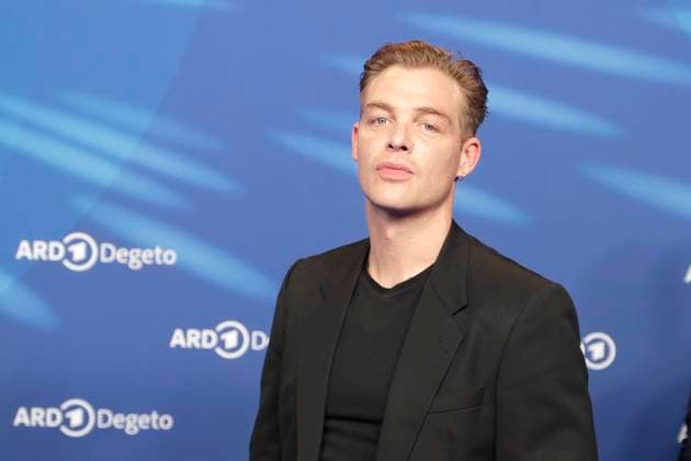 David Schütter, bei der ARD BLUE HOUR 2026, Party zur 76. Internationalen Filmfestspiele Berlin, Berlinale, im Telegraphenamt in Berlin, Roter Teppich,