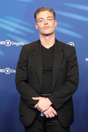 David Schütter, bei der ARD BLUE HOUR 2026, Party zur 76. Internationalen Filmfestspiele Berlin, Berlinale, im Telegraphenamt in Berlin, Roter Teppich,