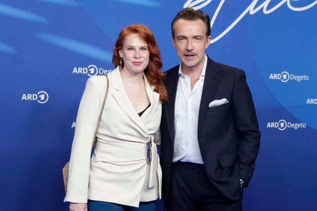 Henny Reents, Lucas Gregorowicz, bei der ARD BLUE HOUR 2026, Party zur 76. Internationalen Filmfestspiele Berlin, Berlinale, im Telegraphenamt in Berlin, Roter Teppich,