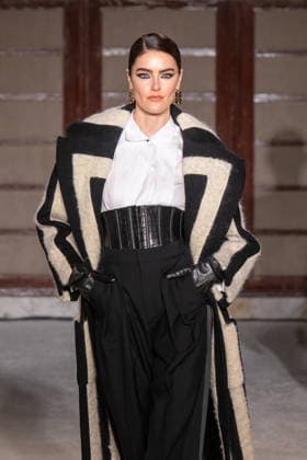 Sergio Hudson - Runway - February 2026 New York Fashion Week (NEW) Sergio Hudson - Runway - February 2026 New York Fashion Week. February 13, 2026, New York, New York, USA: Daphne Velghe walks the runway for the Sergio Hudson fashion show during the New York Fashion Week at the New York Public Library on February 13, 2026 in New York City. (Credit: M10s TheNews2) (Foto: M10s Thenews2 imago images) Sergio Hudson - Runway - February 2026 New York Fashion Week  Copyright: xRonxAdarx