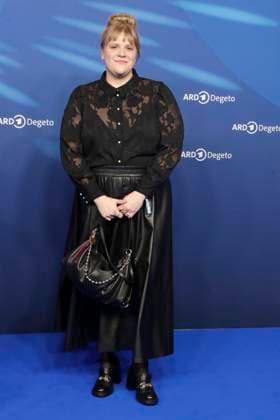 Stefanie Reinsperger, bei der ARD BLUE HOUR 2026, Party zur 76. Internationalen Filmfestspiele Berlin, Berlinale, im Telegraphenamt in Berlin, Roter Teppich,