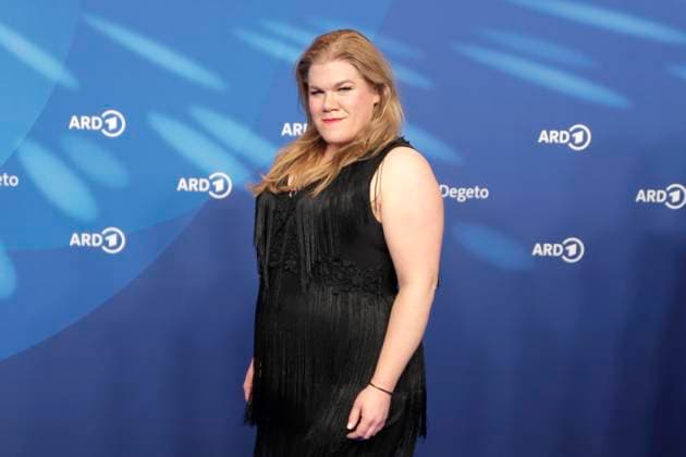 Stefanie Reinsperger, bei der ARD BLUE HOUR 2026, Party zur 76. Internationalen Filmfestspiele Berlin, Berlinale, im Telegraphenamt in Berlin, Roter Teppich,