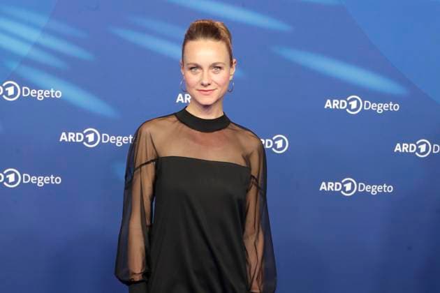 Anna Unterberger, bei der ARD BLUE HOUR 2026, Party zur 76. Internationalen Filmfestspiele Berlin, Berlinale, im Telegraphenamt in Berlin, Roter Teppich,