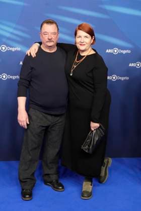 Peter Kurth, Ehefrau, bei der ARD BLUE HOUR 2026, Party zur 76. Internationalen Filmfestspiele Berlin, Berlinale, im Telegraphenamt in Berlin, Roter Teppich,