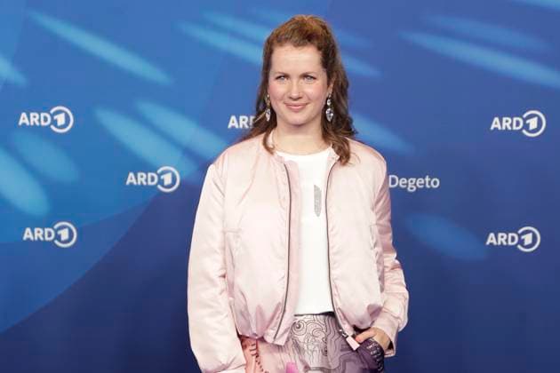Cornelia Groeschel, bei der ARD BLUE HOUR 2026, Party zur 76. Internationalen Filmfestspiele Berlin, Berlinale, im Telegraphenamt in Berlin, Roter Teppich,