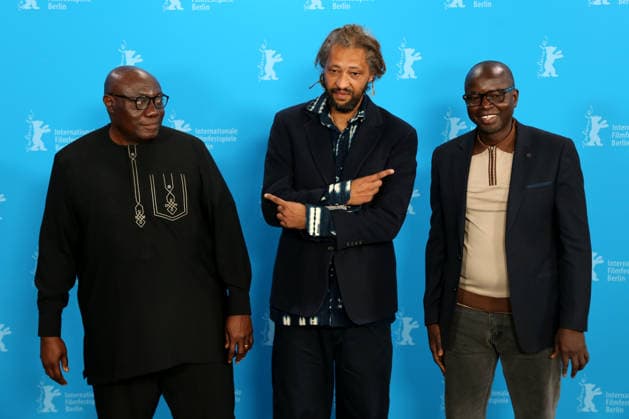Entertainment Bilder des Tages February 14, 2026, Berlin, Germany: French-Senegalese director Alain Gomis (C) pose during the photocall for Dao at the 76th Berlin International Film Festival (Berlinale) in Berlin. The festival runs from Feb. 12 to 22, 2026. Berlin Germany - ZUMAf146 20260214_zip_f146_015 Copyright: xRouzbehxFouladix