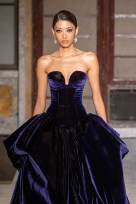 Sergio Hudson - Runway - February 2026 New York Fashion Week (NEW) Sergio Hudson - Runway - February 2026 New York Fashion Week. February 13, 2026, New York, New York, USA: A model walks the runway for the Sergio Hudson fashion show during the New York Fashion Week at the New York Public Library on February 13, 2026 in New York City. (Credit: M10s TheNews2) (Foto: M10s Thenews2 imago images) Sergio Hudson - Runway - February 2026 New York Fashion Week  Copyright: xRonxAdarx
