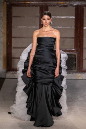 Sergio Hudson - Runway - February 2026 New York Fashion Week (NEW) Sergio Hudson - Runway - February 2026 New York Fashion Week. February 13, 2026, New York, New York, USA: A model walks the runway for the Sergio Hudson fashion show during the New York Fashion Week at the New York Public Library on February 13, 2026 in New York City. (Credit: M10s TheNews2) (Foto: M10s Thenews2 imago images) Sergio Hudson - Runway - February 2026 New York Fashion Week  Copyright: xRonxAdarx