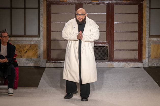 Sergio Hudson - Runway - February 2026 New York Fashion Week (NEW) Sergio Hudson - Runway - February 2026 New York Fashion Week. February 13, 2026, New York, New York, USA: Designer Sergio Hudson walks the runway finale for the Sergio Hudson fashion show during the New York Fashion Week at the New York Public Library on February 13, 2026 in New York City. (Credit: M10s TheNews2) (Foto: M10s Thenews2 imago images) Sergio Hudson - Runway - February 2026 New York Fashion Week  Copyright: xRonxAdarx