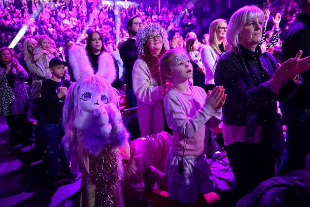 KRISTIANSTAD, SWEDEN 20260214 Audience in Kristianstad Arena at Saturdays dress rehearsal for round 3 of Melodifestivalen 2026 KRISTIANSTAD SWEDEN x50090x  Copyright: xJohanxNilsson TTx MELODIFESTIVALEN 2026 KRISTIANSTAD MwsvBYHmS_c
