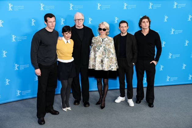 Berlin Berlinale, 76. internationale Filmfestspiele Berlin 2026 Photo Call ROSEBUSH PRUNING Callum Turner (Schauspieler Actor) Elena Anaya (Schauspieler Actor) Andrew Lockhardt (Schauspieler Actor) Pamela Anderson (Schauspielerin Actor) Jamie Bell (Schauspieler Actor) Lukas Gage (Schauspieler Actor) Berlinale, 76. internationale Filmfestspiele Berlin 2026, 14.02.2026 -Pressefoto Roger Buerke Copyright: xEibner-Pressefoto RogerxBuerkex EP_RBE