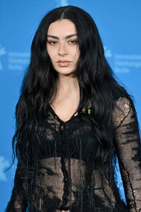 76th Berlin Film Festival Photocall The Moment Charli XCX attending the photocall of the movie The Moment during 76th Berlin International Film Festival in Berlin, Germany on 14 February 2026. Photo by Julien Reynaud APS-Medias ABACAPRESS.COM Berlin  Copyright: xReynaudxJulien APS-Medias ABACAx
