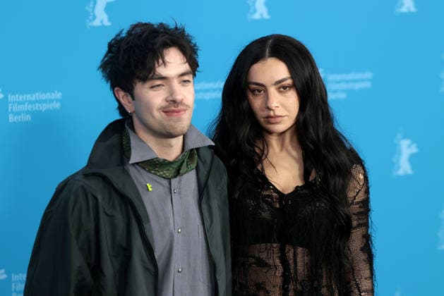 Regisseur Aidan Zamiri und Charli XCX beim -The Moment- Photocall im Rahmen der 76. Internationale Filmfestspiele Berlinale am 14.02.2026 in Berlin The Moment Photo Call in Berlin mit Charli XCX