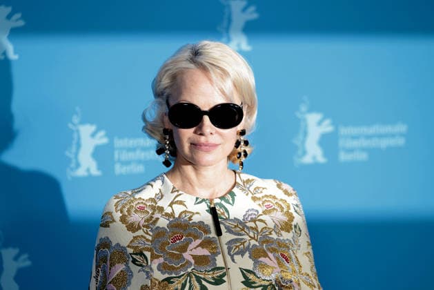 Pamela Anderson beim -Rosebush Pruning- Photocall im Rahmen der 76. Internationale Filmfestspiele Berlinale am 14.02.2026 in Berlin Pamela Anderson beim Rosebush Pruning Photo Call in Berlin
