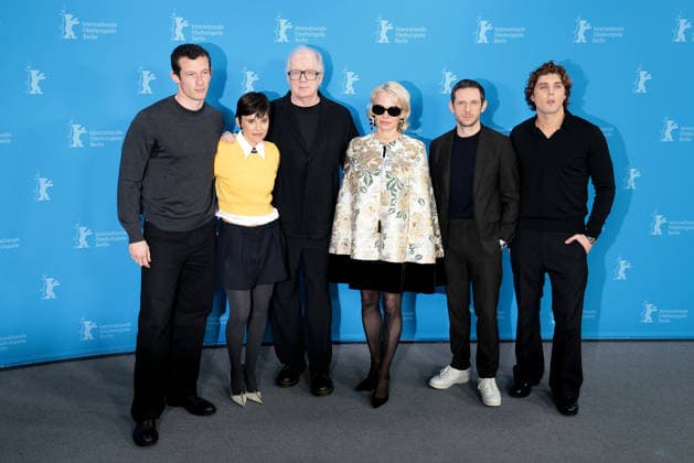 Callum Turner, Elena Anaya, Tracy Letts, Pamela Anderson ,Jamie Bell, Lukas Gage beim -Rosebush Pruning- Photocall im Rahmen der 76. Internationale Filmfestspiele Berlinale am 14.02.2026 in Berlin Pamela Anderson beim Rosebush Pruning Photo Call in Berlin