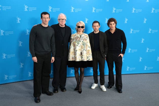 Callum Turner, Tracy Letts, Pamela Anderson ,Jamie Bell, Lukas Gage beim -Rosebush Pruning- Photocall im Rahmen der 76. Internationale Filmfestspiele Berlinale am 14.02.2026 in Berlin Pamela Anderson beim Rosebush Pruning Photo Call in Berlin