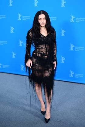 Charli xcx at the photocall of The Moment during the 76th Berlinale International Film Festival Berlin 2026 , February 14, 2026 Romain Doucelin Bestimage The The Moment photocall during the 76th Berlinale International Film Festival Berlin at Grand Hyatt Hotel on February 14, 2026 in Berlin, Germany Berlin Allemagne  Copyright: xRomainxDoucelinx xBestimagexRomainxDoucelinx xBestimagex