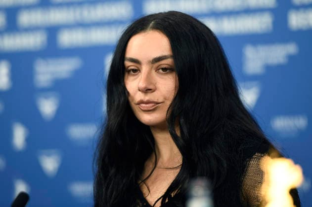 Charli xcx bei der Pressekonferenz zum Kinofilm The Moment auf der Berlinale 2026 76. Internationale Filmfestspiele Berlin im Hotel Grand Hyatt. Berlin, 14.02.2026