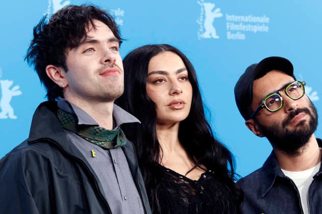 Aidan Zamiri, Charli xcx und David Hinojosa beim Photocall zum Kinofilm The Moment auf der Berlinale 2026 76. Internationale Filmfestspiele Berlin im Hotel Grand Hyatt. Berlin, 14.02.2026
