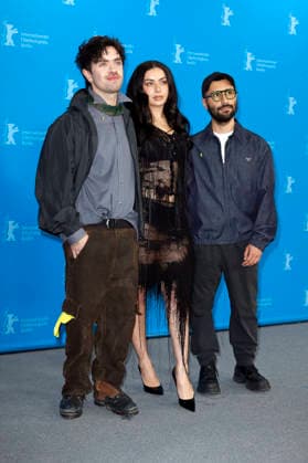 Aidan Zamiri, Charli xcx und David Hinojosa beim Photocall zum Kinofilm The Moment auf der Berlinale 2026 76. Internationale Filmfestspiele Berlin im Hotel Grand Hyatt. Berlin, 14.02.2026
