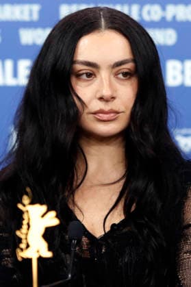 Charli xcx bei der Pressekonferenz zum Kinofilm The Moment auf der Berlinale 2026 76. Internationale Filmfestspiele Berlin im Hotel Grand Hyatt. Berlin, 14.02.2026