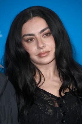 Charli xcx beim Photocall zum Kinofilm The Moment auf der Berlinale 2026 76. Internationale Filmfestspiele Berlin im Hotel Grand Hyatt. Berlin, 14.02.2026