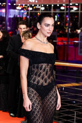 Berlin Berlinale, 76. internationale Filmfestspiele Berlin 2026 Photo Call red Carpet ROSEBUSH PRUNING Dua Lipa auf dem Roten Teppich Berlinale, 76. internationale Filmfestspiele Berlin 2026, 14.02.2026 -Pressefoto Roger Buerke Copyright: xEibner-Pressefoto RogerxBuerkex EP_RBE