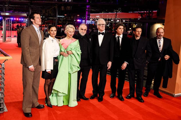 Berlin Berlinale, 76. internationale Filmfestspiele Berlin 2026 Photo Call red Carpet ROSEBUSH PRUNING Callum Turner (Schauspieler Actor) Elena Anaya (Schauspielerin Actor) Pamela Anderson (Schauspielerin Actor) Karim AÃ¯nouz (Regisseur Director) Andrew Lockhardt (Schauspielerin Actor) Lukas Gage (Schauspieler Actor) Jamie Bell (Schauspieler Actor) Simone Gattoni (Producer) Berlinale, 76. internationale Filmfestspiele Berlin 2026, 14.02.2026 -Pressefoto Roger Buerke Copyright: xEibner-Pressefoto RogerxBuerkex EP_RBE