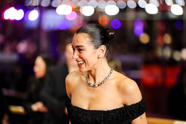 Entertainment Bilder des Tages Berlin Berlinale, 76. internationale Filmfestspiele Berlin 2026 Photo Call red Carpet ROSEBUSH PRUNING Dua Lipa auf dem Roten Teppich Berlinale, 76. internationale Filmfestspiele Berlin 2026, 14.02.2026 -Pressefoto Roger Buerke *** Berlinale Berlinale, 76 Berlin International Film Festival 2026 Photo Call red Carpet ROSEBUSH PRUNING Dua Lipa on the Red Carpet Berlinale, 76 Berlin International Film Festival 2026, 14 02 2026 Press Photo Roger Buerke Copyright: xEibner-Pressefoto RogerxBuerkex EP_RBE