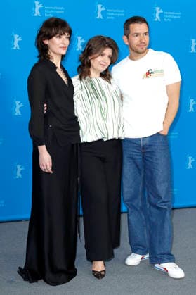 Violet Braeckman, Teodora Ana Mihai und Mattee Simoni beim Photocall zum Kinofilm Heysel 85 auf der Berlinale 2026 76. Internationale Filmfestspiele Berlin im Hotel Grand Hyatt. Berlin, 14.02.2026