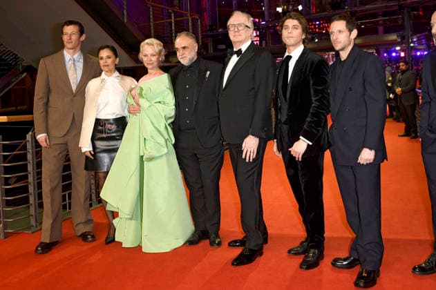 Callum Turner, Elena Anaya, Pamela Anderson, Karim Ainouz, Tracy Letts, Lukas Gage und Jamie Bell bei der Premiere des Kinofilms Rosebush Pruning auf der Berlinale 2026 76. Internationale Filmfestspiele Berlin im Berlinale Palast. Berlin, 14.02.2026