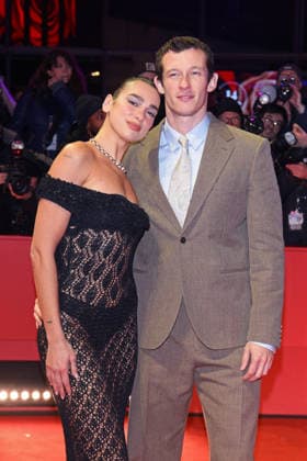 Dua Lipa mit Freund Callum Turner bei der Premiere ROSEBUSH PRUNING im Rahmen 76. BERLINALE (International Berlin Film Festival) im Berlinale Palast am Potsdamer Platz in Berlin am 14.02.2026
