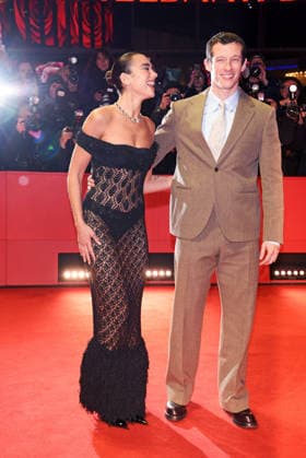 Dua Lipa mit Freund Callum Turner bei der Premiere ROSEBUSH PRUNING im Rahmen 76. BERLINALE (International Berlin Film Festival) im Berlinale Palast am Potsdamer Platz in Berlin am 14.02.2026