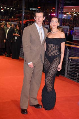 Callum Turner mit Freundin Dua Lipa bei der Premiere ROSEBUSH PRUNING im Rahmen 76. BERLINALE (International Berlin Film Festival) im Berlinale Palast am Potsdamer Platz in Berlin am 14.02.2026