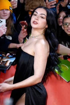 Charli xcx bei der Premiere des Kinofilms The Moment auf der Berlinale 2026 76. Internationale Filmfestspiele Berlin im Zoo Palast. Berlin, 14.02.2026