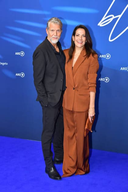 ARD Blue Hour Empfang 2026 Kai Wiesinger mit Ehefrau Bettina Zimmermann Ankunft zur ARD Blue Hour Empfang im Hotel Telegraphenamt in Berlin am 13.02.2026 *** ARD Blue Hour Reception 2026 Kai Wiesinger with wife Bettina Zimmermann Arrival at the ARD Blue Hour Reception at the Hotel Telegraphenamt in Berlin on 13 02 2026 Photopress Mueller